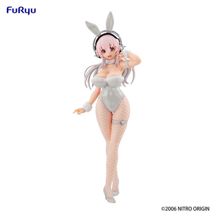 From "Super Sonico" comes this detailed PVC statue! It stands approx. 30 cm tall and comes in a printed box.