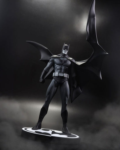 Batman Black & White Staty av Jorge Jimenez - 27 cm