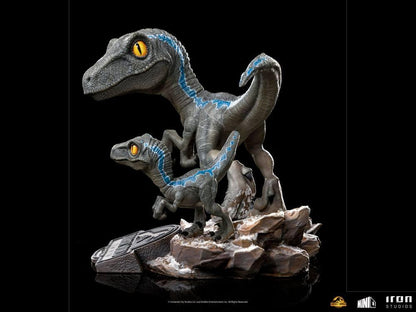 Jurassic World Dominion Mini Co. PVC Figur Blue and Beta 13 cm